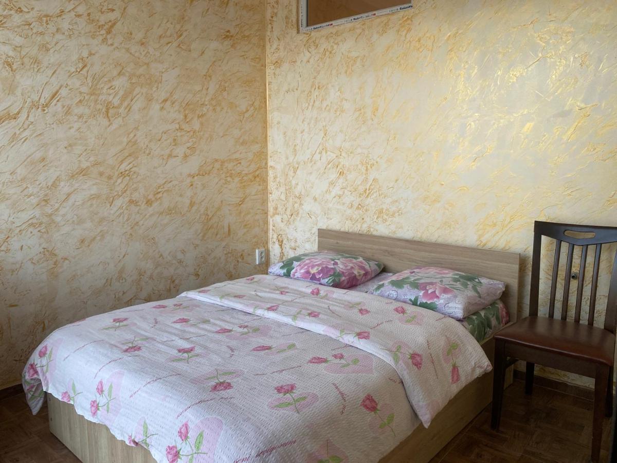 Merab House バトゥーミ エクステリア 写真
