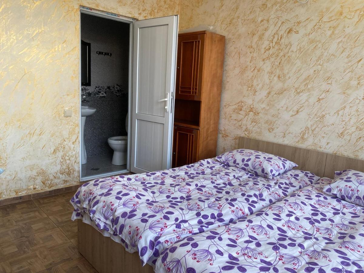 Merab House バトゥーミ エクステリア 写真