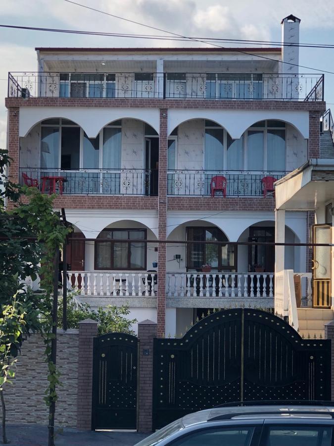 Merab House バトゥーミ エクステリア 写真
