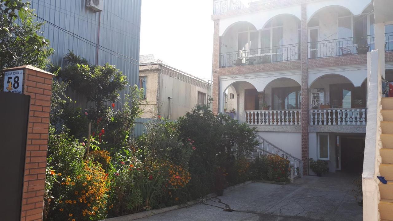 Merab House バトゥーミ エクステリア 写真